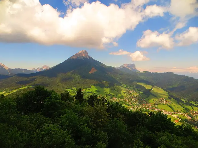 vue sur les montagnes depuis le Sappey en Chartreuse